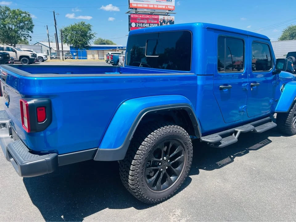 2025 Jeep JT Gladiator - Image 5 of 8