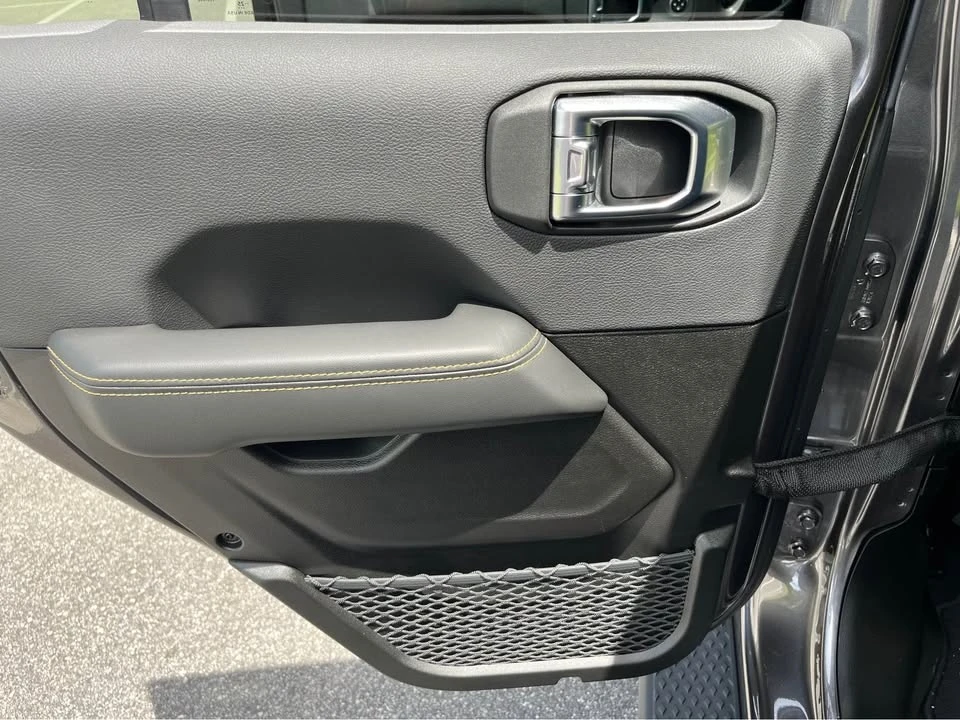2025 Jeep JT Gladiator - Image 14 of 20