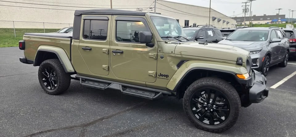 2025 Jeep JT Gladiator - Image 3 of 11