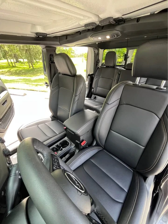 2025 Jeep JT Gladiator - Image 9 of 20