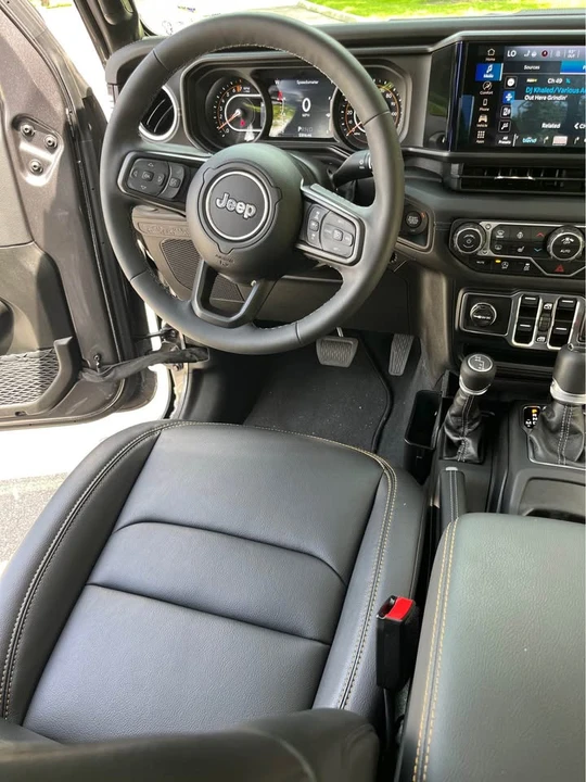 2025 Jeep JT Gladiator - Image 12 of 20