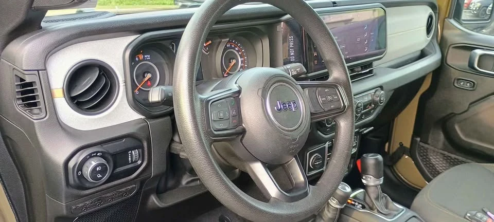 2025 Jeep JT Gladiator - Image 19 of 20