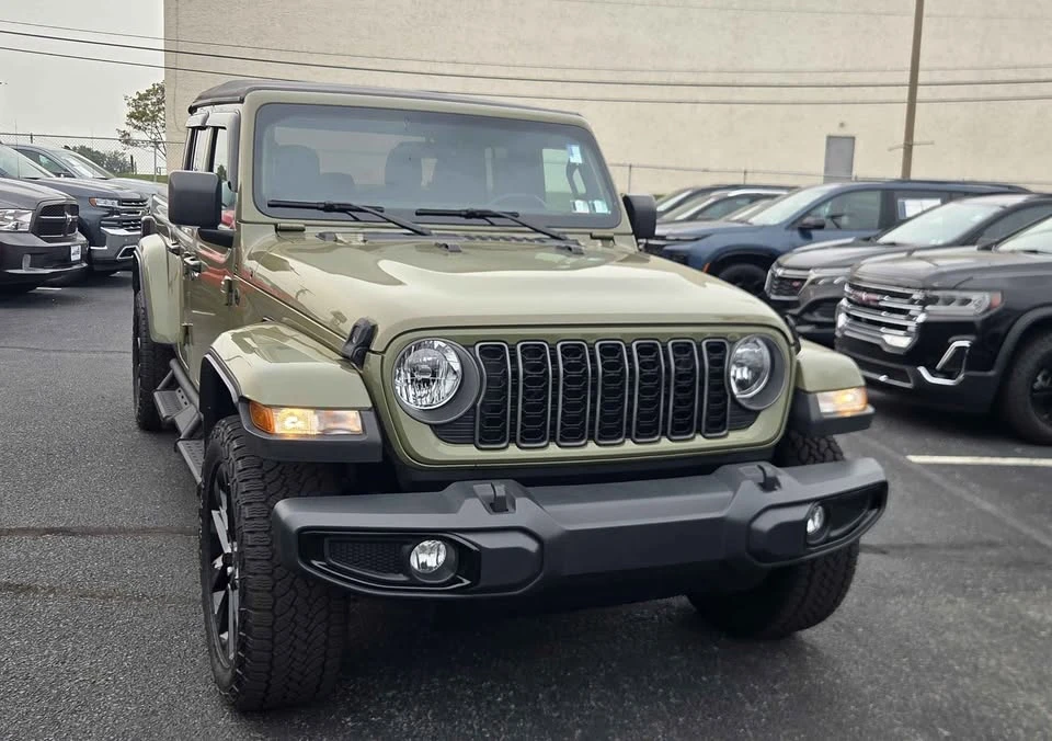 2025 Jeep JT Gladiator - Image 2 of 11