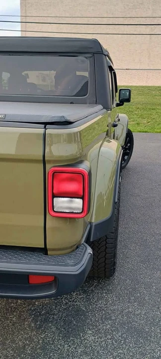 2025 Jeep JT Gladiator - Image 10 of 20