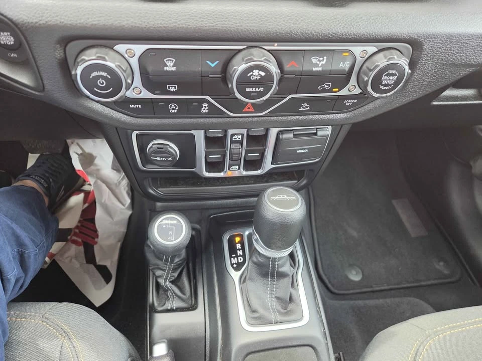 2025 Jeep JT Gladiator - Image 11 of 13
