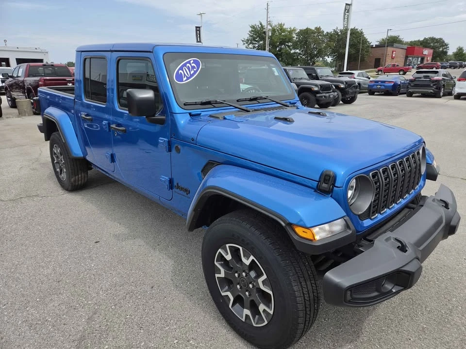 2025 Jeep JT Gladiator - Image 6 of 13