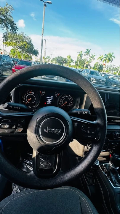 2025 Jeep JT Gladiator - Image 9 of 14