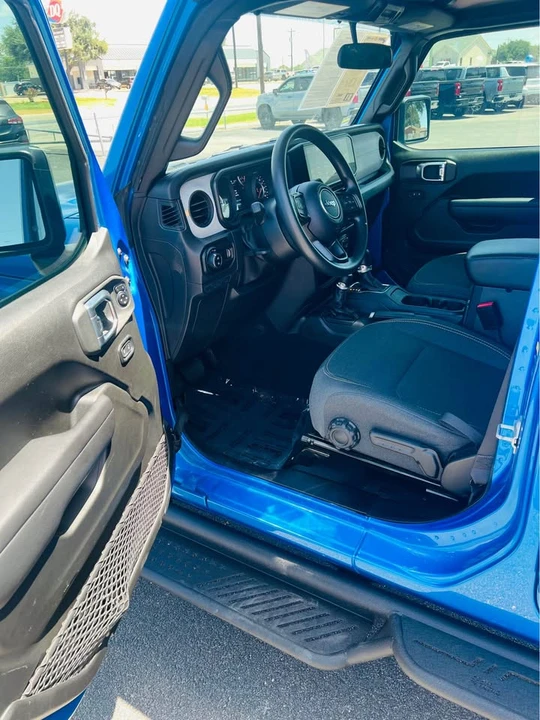 2025 Jeep JT Gladiator - Image 7 of 8