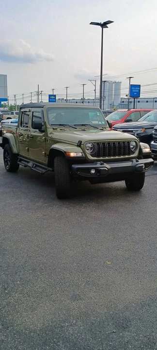 2025 Jeep JT Gladiator - Image 13 of 20