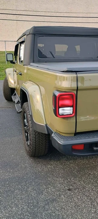 2025 Jeep JT Gladiator - Image 9 of 20