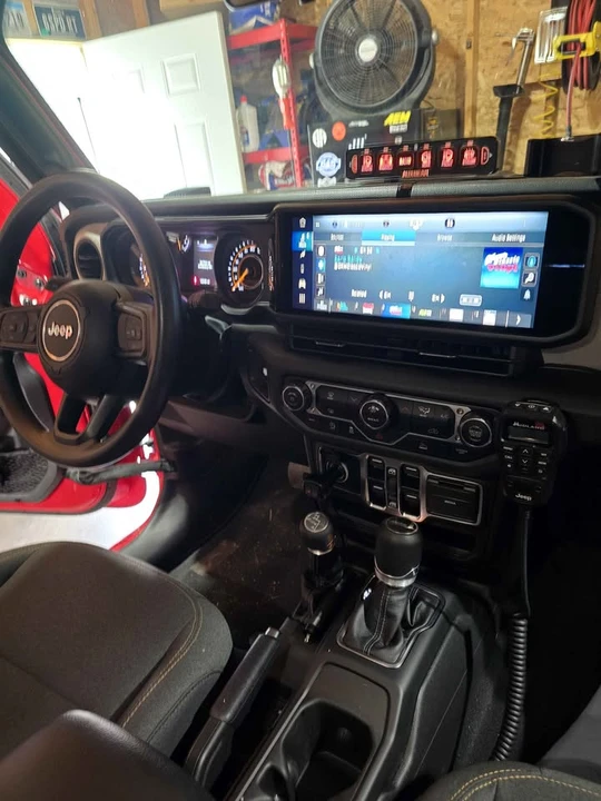 2025 Jeep JT Gladiator - Image 5 of 6