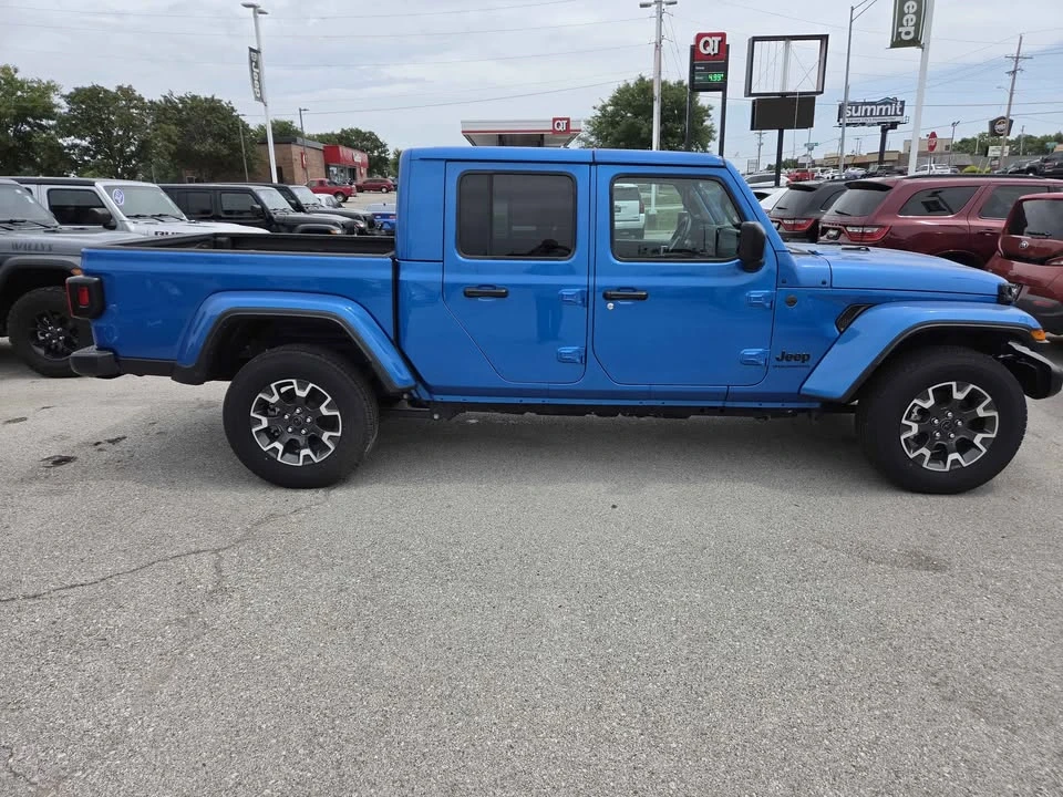2025 Jeep JT Gladiator - Image 5 of 13