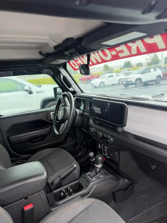 2025 Jeep JT Gladiator - Image 2 of 11