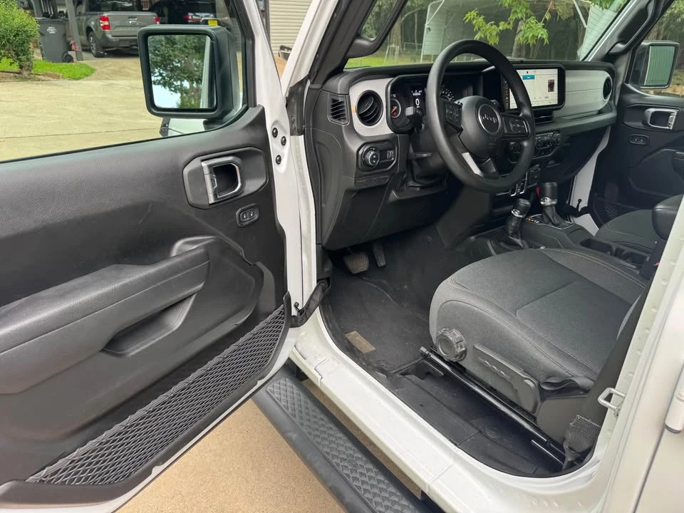 2025 Jeep JT Gladiator - Image 13 of 18