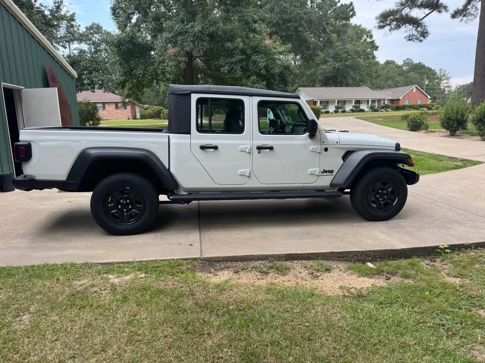 2025 Jeep JT Gladiator - Image 8 of 18