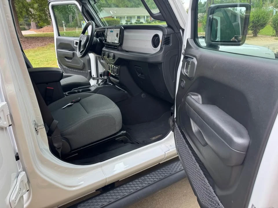 2025 Jeep JT Gladiator - Image 16 of 18