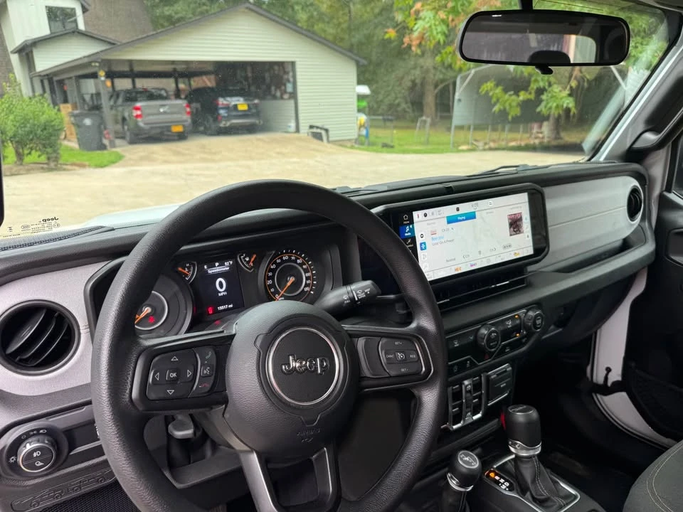 2025 Jeep JT Gladiator - Image 14 of 18