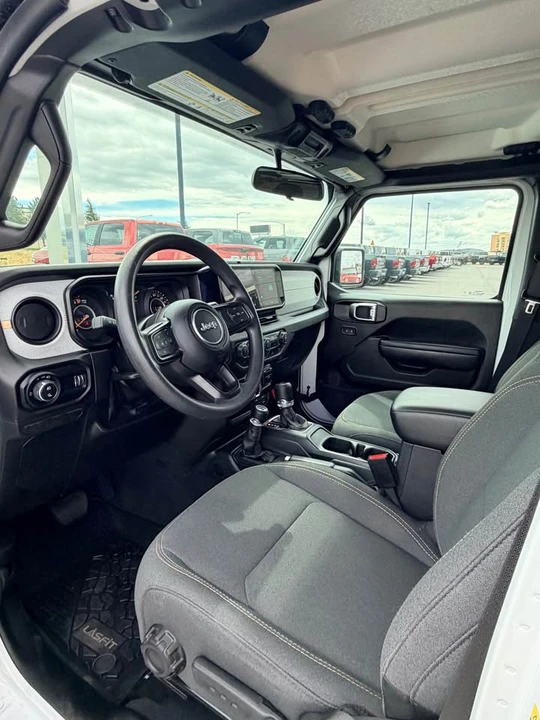 2025 Jeep JT Gladiator - Image 5 of 6