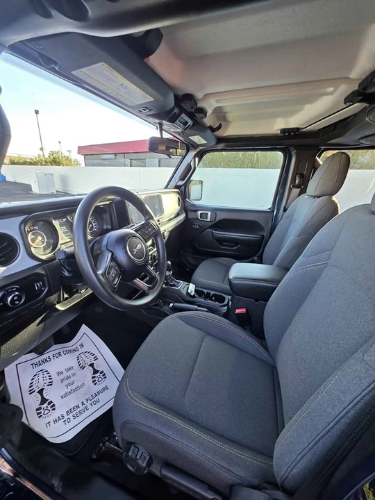 2025 Jeep JT Gladiator - Image 7 of 11