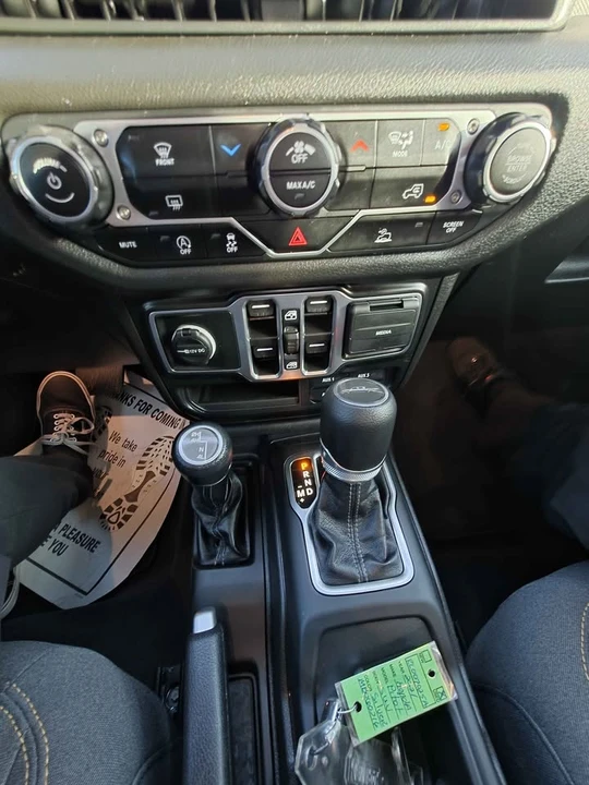 2025 Jeep JT Gladiator - Image 10 of 11