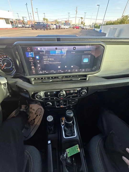 2025 Jeep JT Gladiator - Image 11 of 11