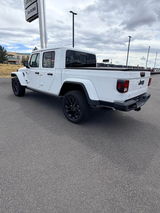2025 Jeep JT Gladiator - Image 4 of 6