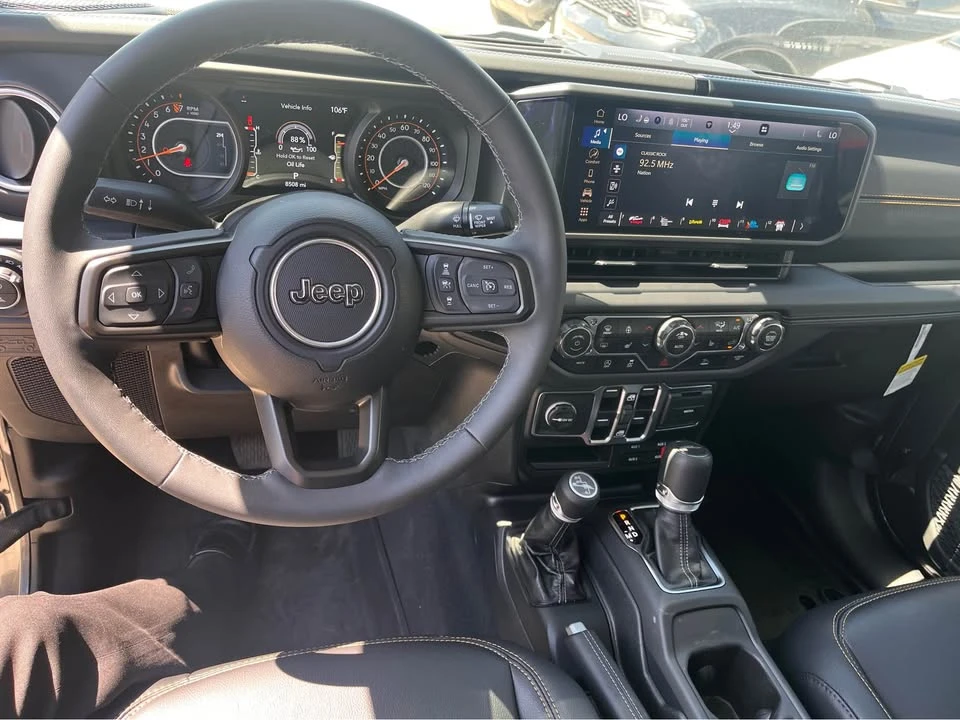 2025 Jeep JT Gladiator - Image 4 of 5