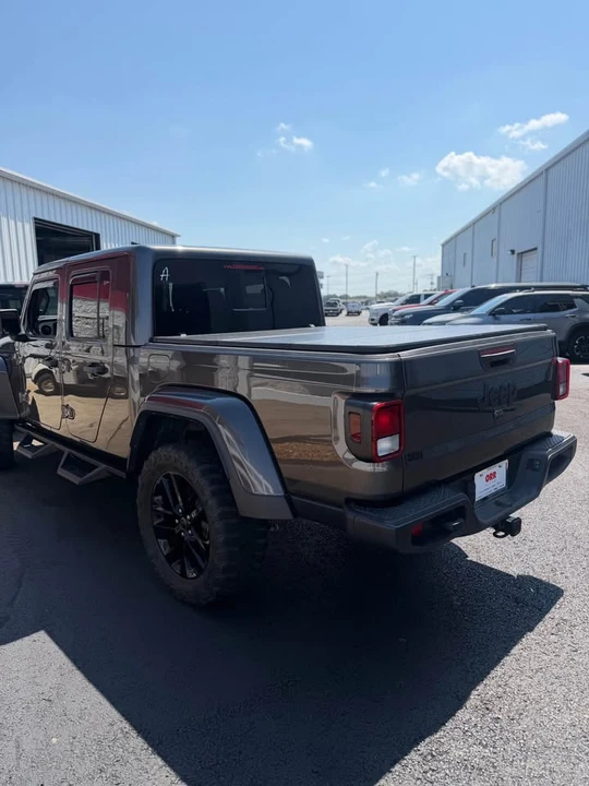 2025 Jeep JT Gladiator - Image 9 of 9