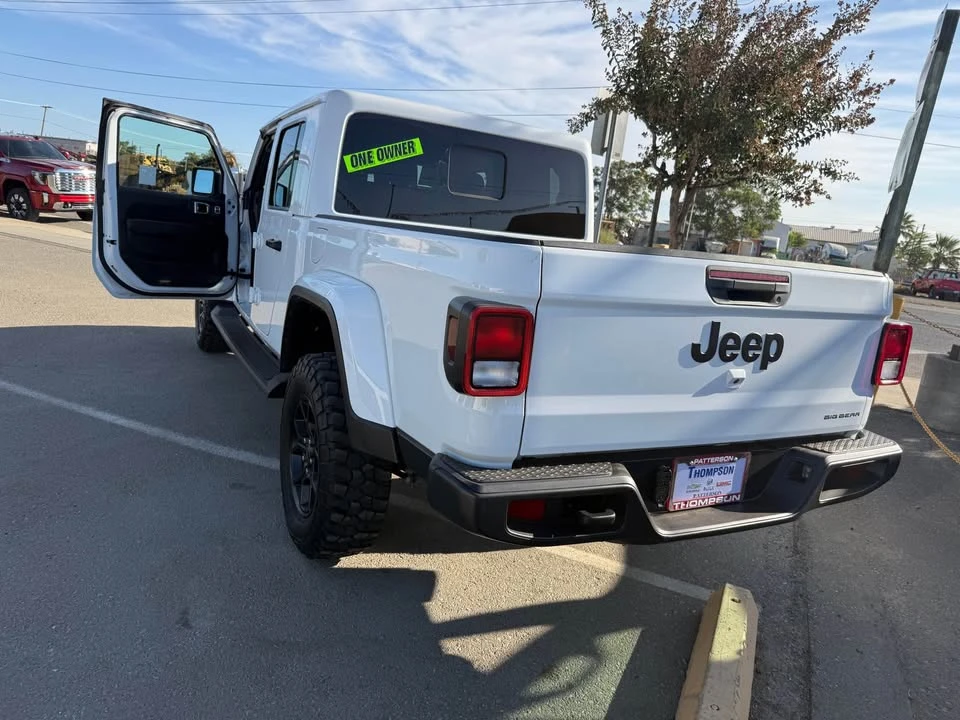 2025 Jeep JT Gladiator - Image 5 of 12