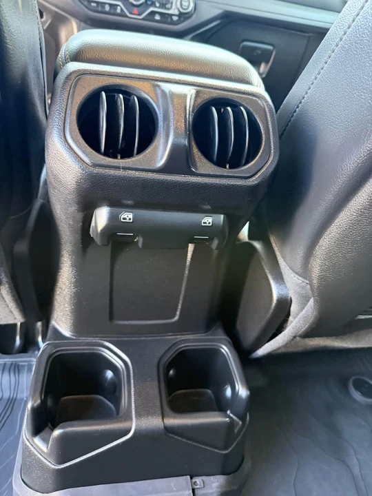 2025 Jeep JT Gladiator - Image 9 of 12