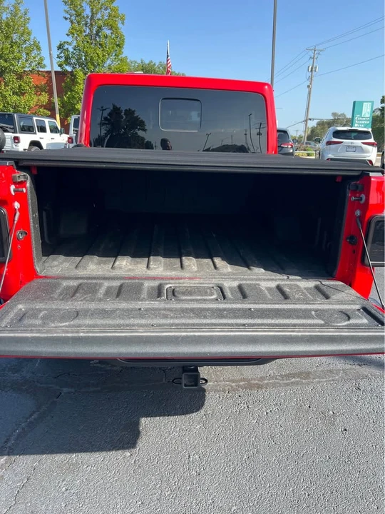 2025 Jeep JT Gladiator - Image 13 of 17