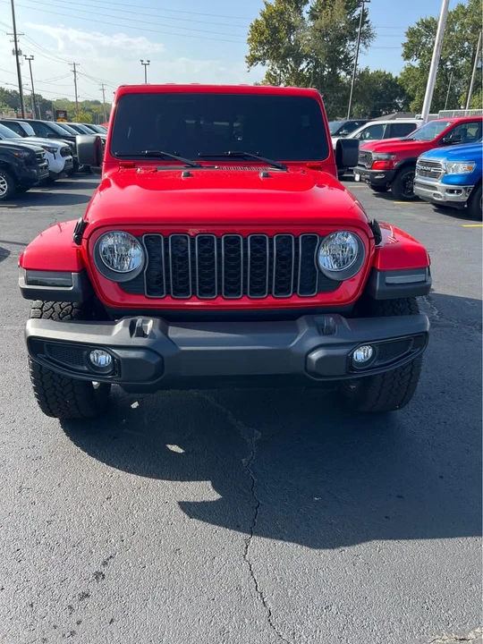 2025 Jeep JT Gladiator - Image 8 of 17