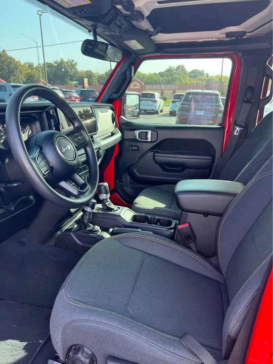 2025 Jeep JT Gladiator - Image 9 of 17