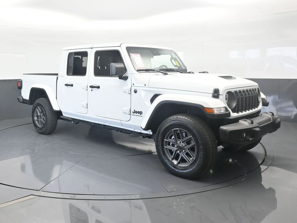 2025 Jeep JT Gladiator - Image 8 of 12