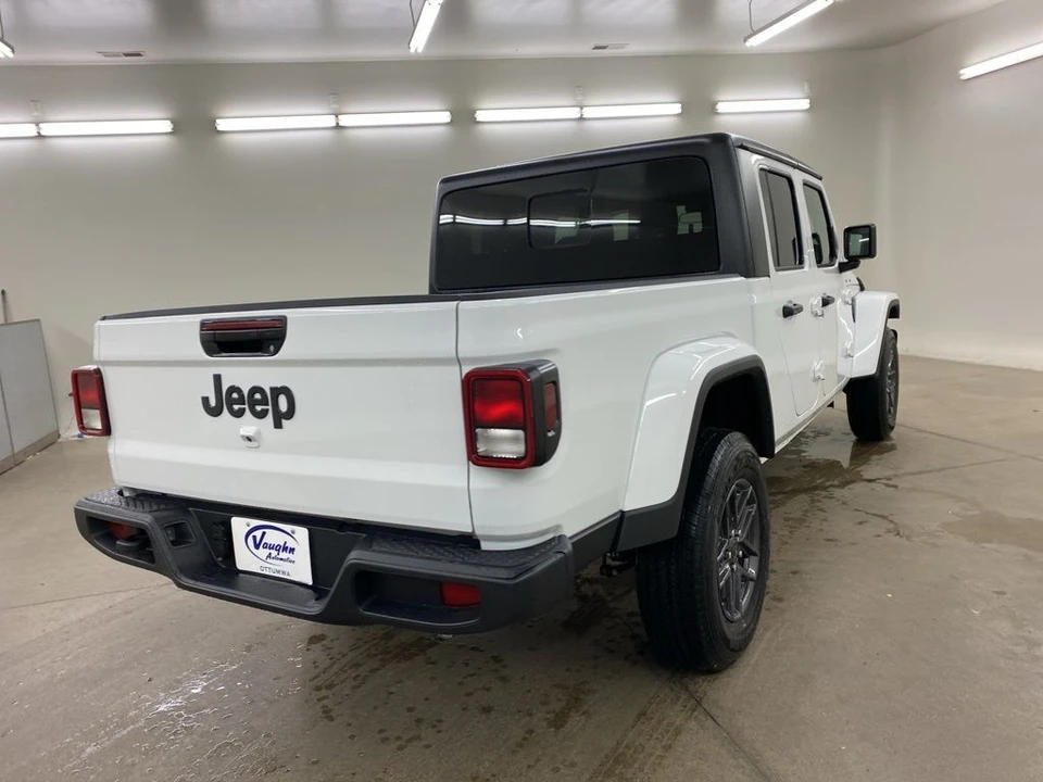2025 Jeep JT Gladiator - Image 11 of 12