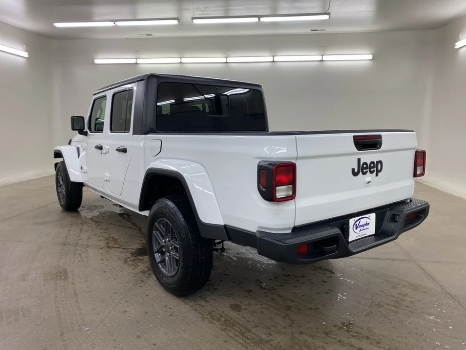 2025 Jeep JT Gladiator - Image 7 of 12
