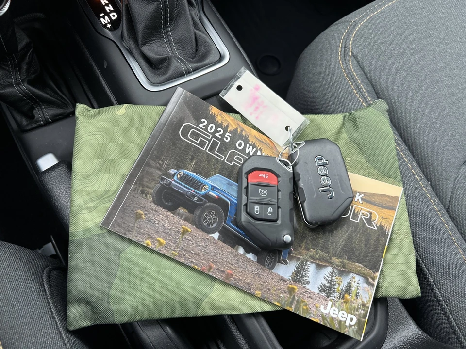 2025 Jeep JT Gladiator - Image 26 of 29