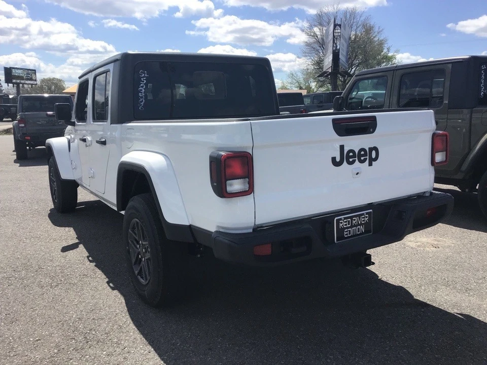 2025 Jeep JT Gladiator - Image 11 of 12
