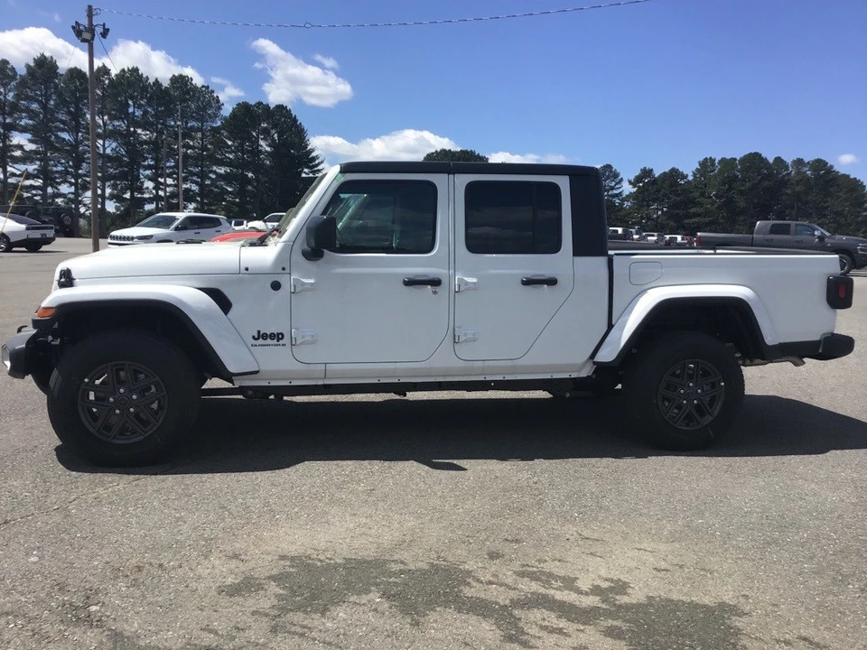 2025 Jeep JT Gladiator - Image 5 of 12