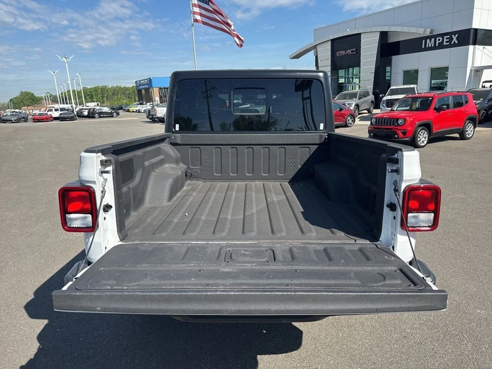 2025 Jeep JT Gladiator - Image 27 of 31