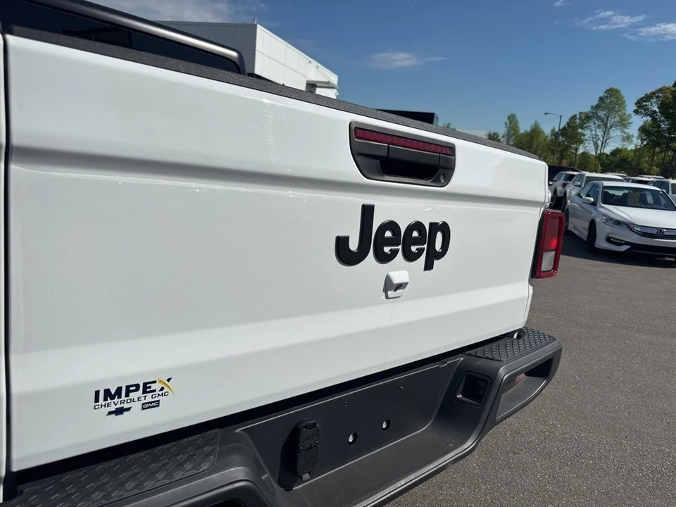 2025 Jeep JT Gladiator - Image 28 of 31