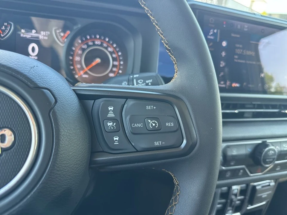 2025 Jeep JT Gladiator - Image 15 of 31