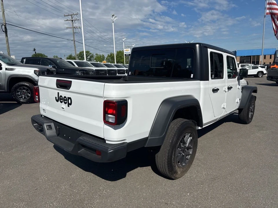 2025 Jeep JT Gladiator - Image 5 of 31