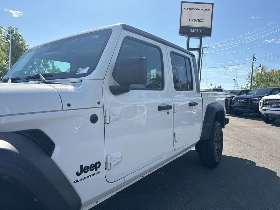 2025 Jeep JT Gladiator - Image 29 of 31