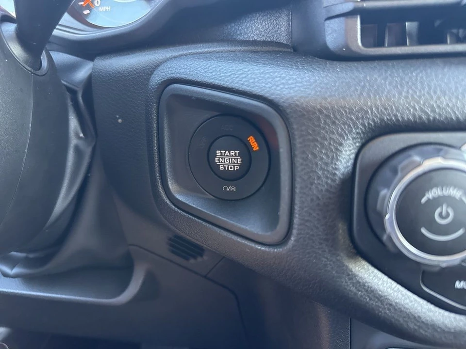 2025 Jeep JT Gladiator - Image 21 of 31