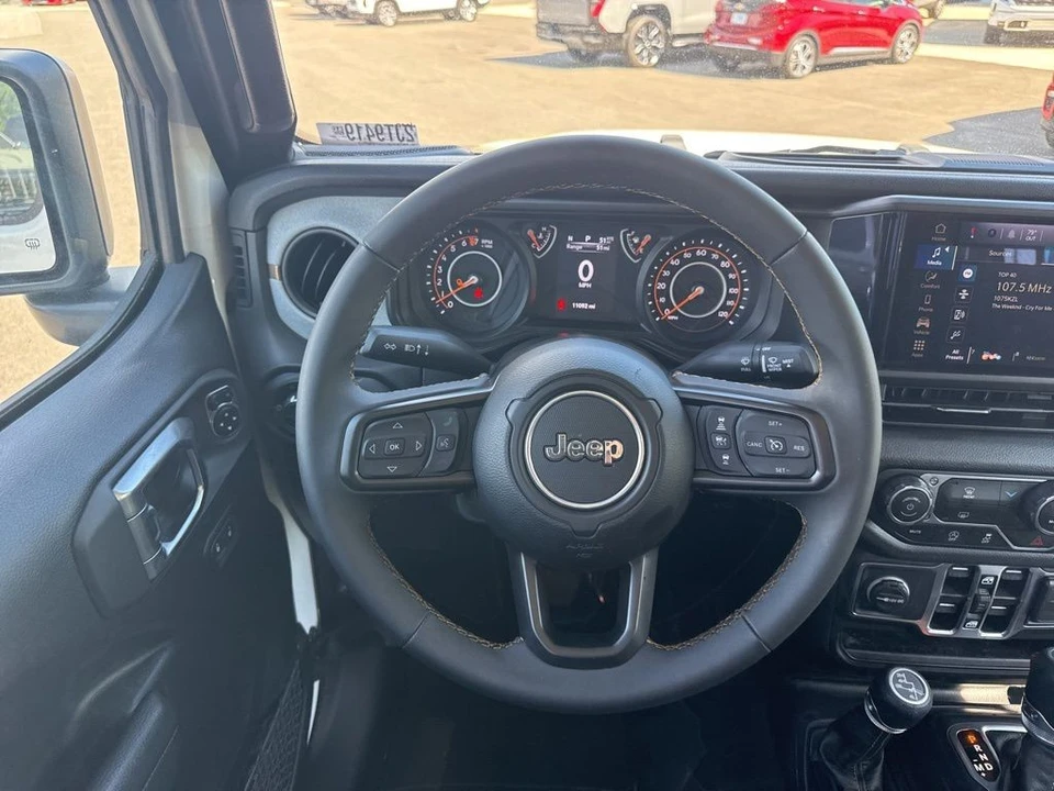 2025 Jeep JT Gladiator - Image 13 of 31