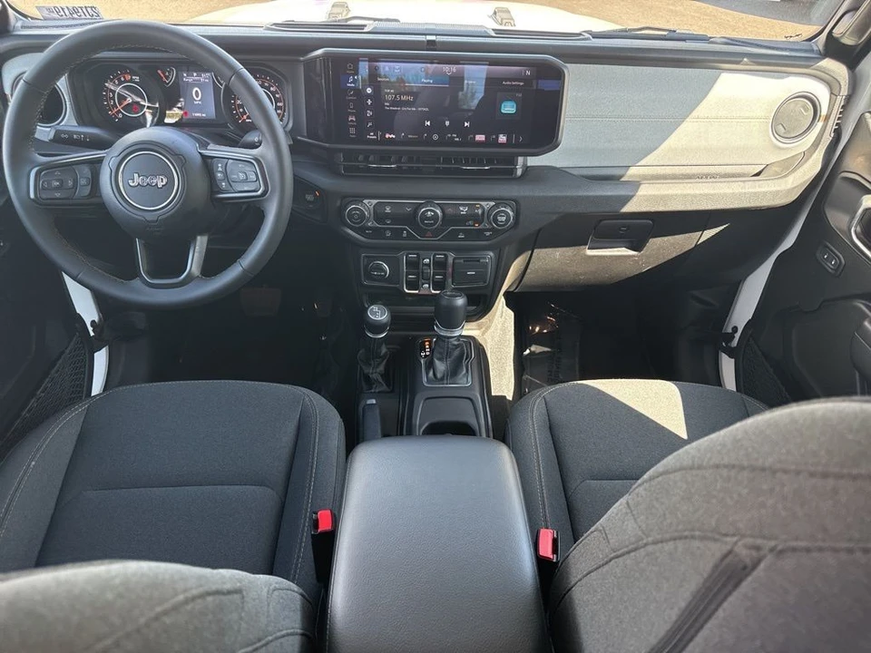 2025 Jeep JT Gladiator - Image 12 of 31