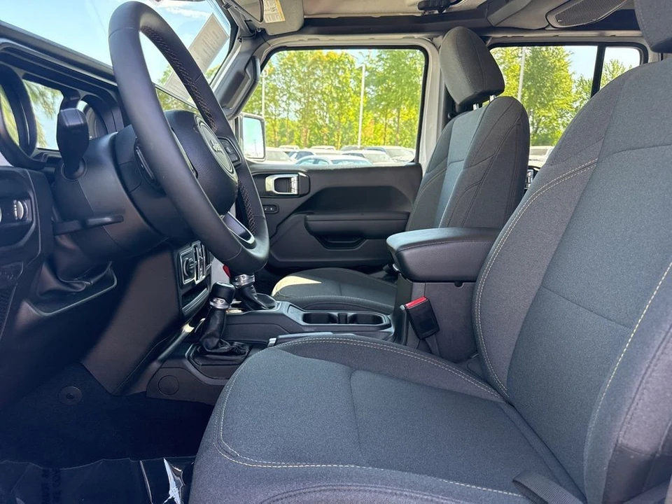 2025 Jeep JT Gladiator - Image 9 of 31