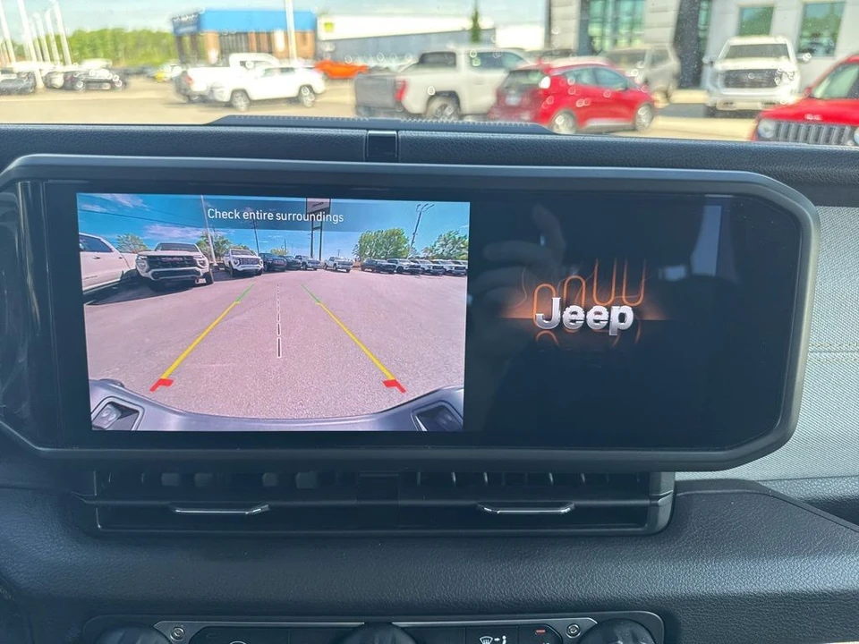 2025 Jeep JT Gladiator - Image 19 of 31