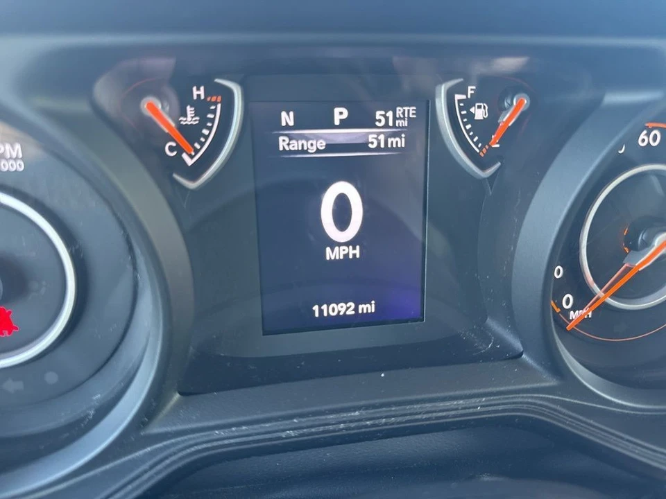 2025 Jeep JT Gladiator - Image 23 of 31